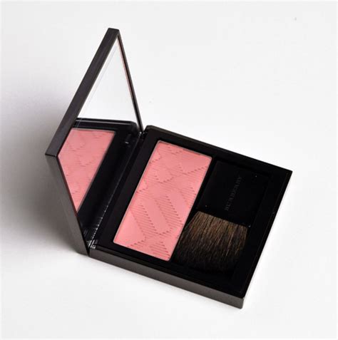 burberry cameo blush swatch